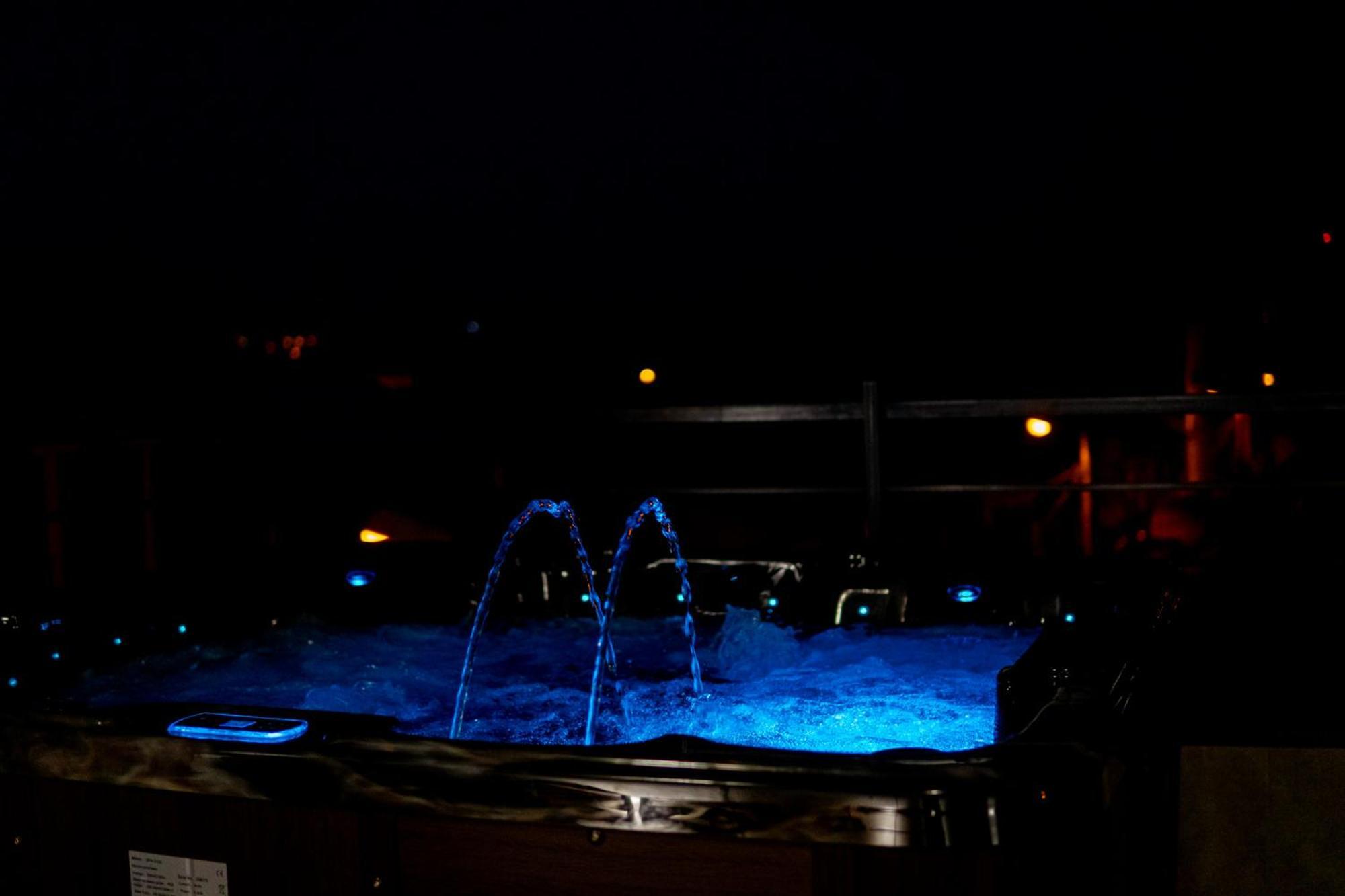 Hotel Fantazia Oradea Bagian luar foto